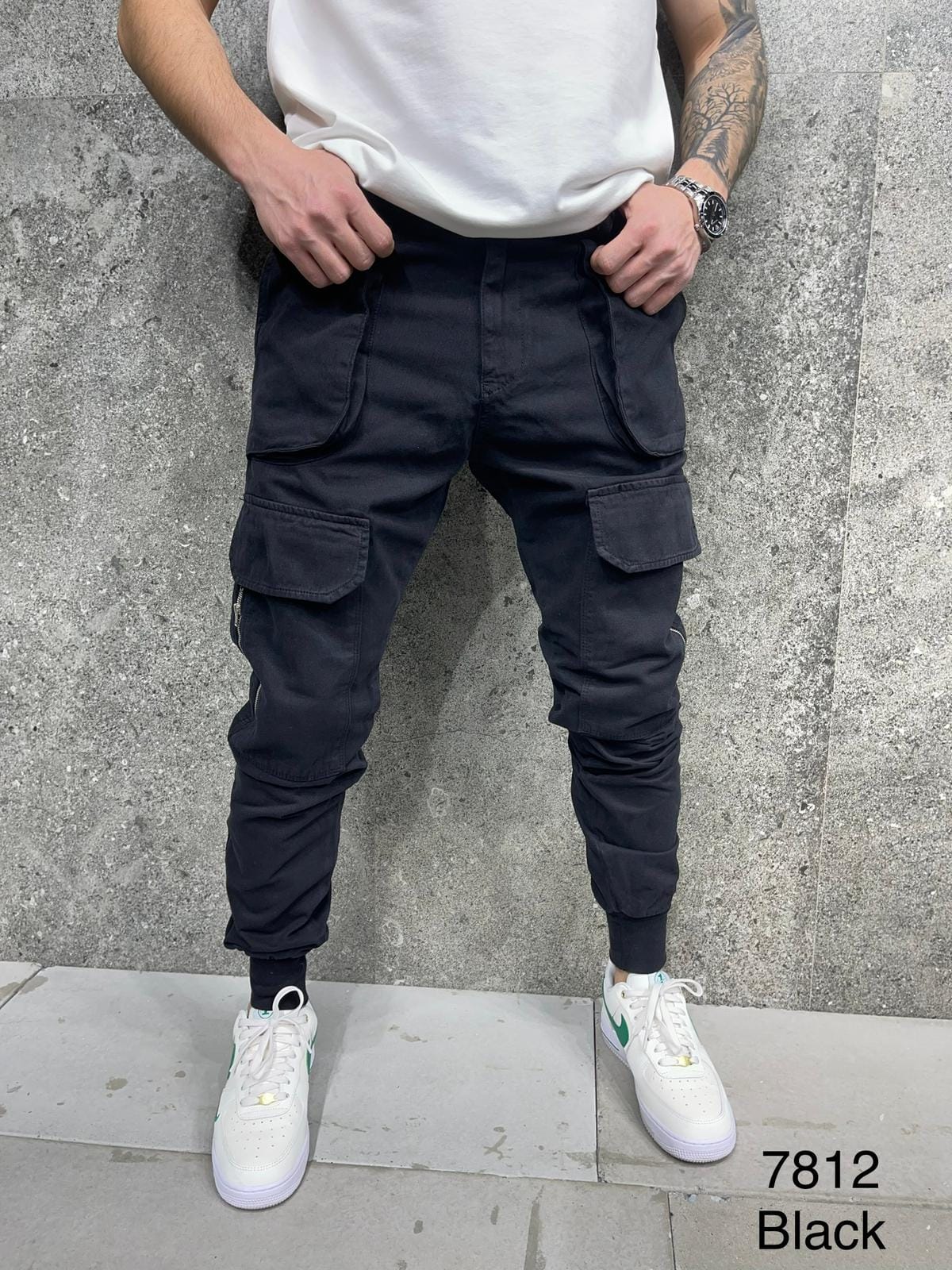 JEANS NOIR CARGO B7812